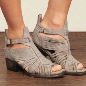 Freebird arrow sandal
